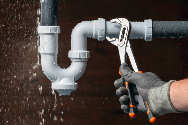 Professional Gas Line Repair technician working in Schaumburg, IL